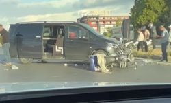 Alanya D-400'de trafik kazası: Ticari araçla motosiklet çarpıştı