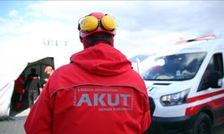 Alanya'da uçuruma düşen gençleri AKUT kurtardı