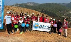 Alanya’da gençler tam 1000 fidanı toprakla buluşturdu