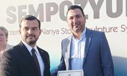 Cem Özcan, ilk resmi programına sanatla başladı