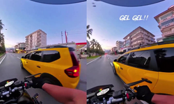 Alanya’da 150 km hızla gidip taksinin aynasını kırdı