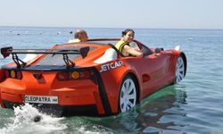 Şaşkınlık veren görüntü! Alanya sularında otomobil sürdü