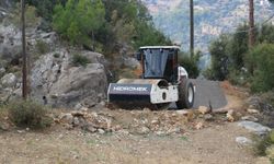 Aydıncık’ta asfalt seferberliği sürüyor