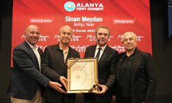 'Fikirleriyle Yaşayan Atatürk' söyleşisi yoğun ilgi gördü