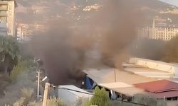 Alanya’da gökyüzünü kara dumanlar kapladı