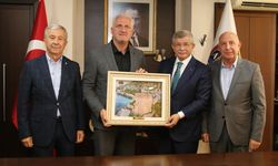 Ahmet Davutoğlu, Alanya’da temaslarda bulundu