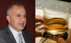 Viskiyi yudumlayıp başkanın aleyhine yazan gazeteci kim? Akkaya'dan zehir zemberek sözler!