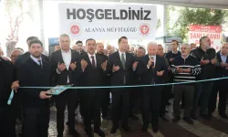 Alanya'da Gazze yararına "Hayır Çarşısı" kuruldu