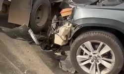 Alanya’da sıfır yolda ilk hasar: Kamyonetle otomobil birbirine girdi!