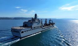 Tatbikattan dönen TCG Derya, Alanya açıklarında demirledi