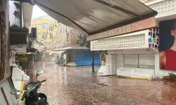 Alanya'da dolu yağışı hayatı felç etti, trafik durdu