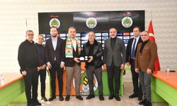 AK Parti heyetinden Alanyaspor’a destek ziyareti