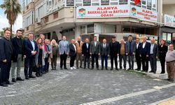 Alanya esnafı "Yeter" dedi: "Borcumuz olmasa kredi mi çekeriz?"