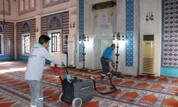 Alanya Belediyesi’nden camilerde temizlik çalışması