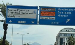 Alanya Doğu Çevreyolu’nda tabela krizi: Sürücüler yolunu şaşırıyor