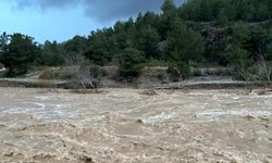 Alanya’da sular durulmuyor: Şimdi de Alara Çayı taştı!