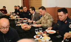 Kaymakam Öztürk'ten Mehmetçiğe iftar sürprizi