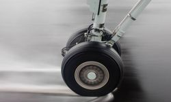 Karada yas, havada panik: Uçağın tekerleği koptu!