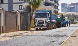 Alanya Belediyesi’nden Mahmutlar’da asfalt seferberliği