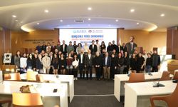 Alanya’da gençler koltuğa oturdu: Meclis simülasyonu başladı