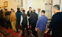 Alanya’da bayramın kalbi o camide attı: Kaymakam Öztürk saf tuttu