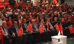 Alanya’da İstiklal gururu: Gençlerin performansı ayakta alkışlandı