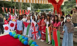 Mahmutlar’da dünya turu: Kılıçarslan İlkokulu’ndan muhteşem kutlama
