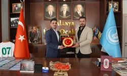 EMŞAV heyeti, Alanya Ülkü Ocakları’na çıkartma yaptı