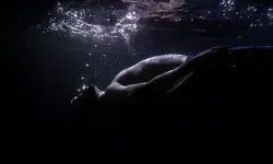 İç çamaşırıyla ölüme meydan okudu