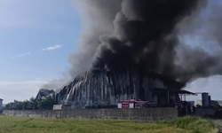 Komşuda patates fabrikası alevlere teslim oldu