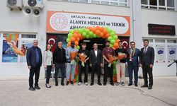 Liseli gençler yıldızlarla buluştu: Alanya’da eğitimde futbol molası