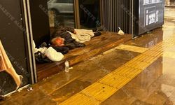 Alanya’da çamur yağarken çaresiz uykuya daldı