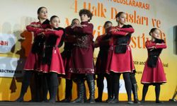 Kültürleri buluşturan festival, tüm coşkusuyla sürüyor