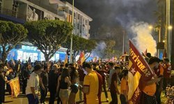 Alanya’da sarı-kırmızı gece: Şampiyonluk coşkusu sokaklara taştı