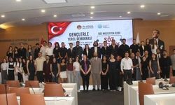 Alanya’da gençlerden tarihi manifesto: "Gelecek biziz!"