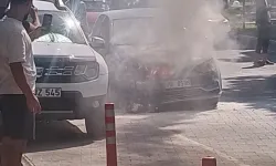 Korku dolu anlar: Seyir halindeki otomobil alev alev yandı