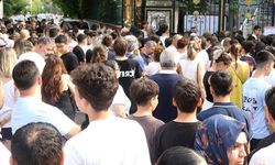 Alanya'da LGS heyecanı: Okul kapısında umutla beklediler