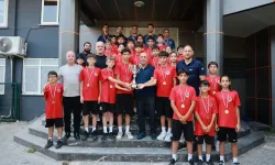 Alanyaspor U13 takımı, şampiyonluk kupasını ve madalyalarını aldı