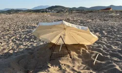 Caretta yuvalarına şemsiye ve şezlong şoku