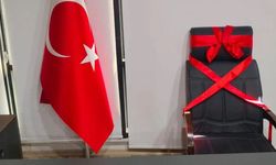 Alanya’da sürpriz görüntü: CHP’de koltuk kurdeleyle bağlandı