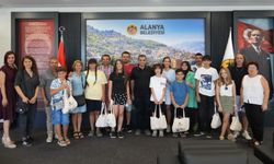 Kamptan dönen öğrenciler, belediyeyi ziyaret etti