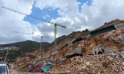 Alanya Tepe Yolu ilk yağmurda felç oldu