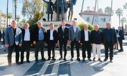 Muhtarlar Günü’nde Atatürk Anıtı’na çelenk sunuldu