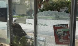 Yazıklar olsun: Alanya’da durağa saldırı, camı indirdiler