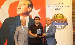 ALTSO Meclisi’nin güler yüzü Serkan Can’a anlamlı plaket