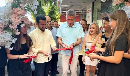 Doktor Arıtanar’ın muayenehanesi görkemli şekilde açıldı