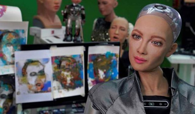 Robot Sophia: “Kılıçdaroğlu istifa etmeli”