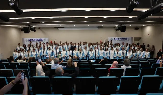 Alanya'da 115 akademisyen cübbe giydi