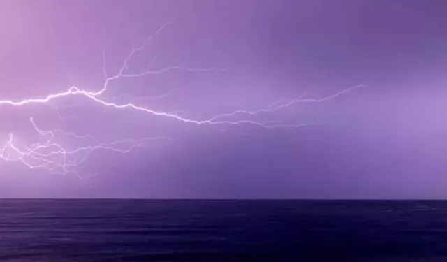 Antalya'da gece resmen gündüz oldu