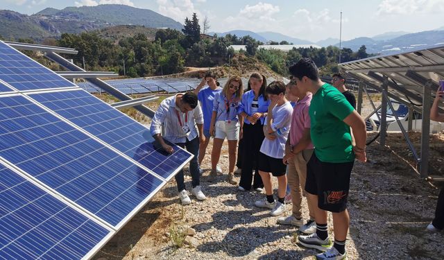 Öğrencilere yenilenebilir enerji dersi verildi